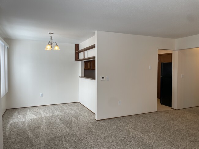 Dining Area - 2725 Burgundy Dr