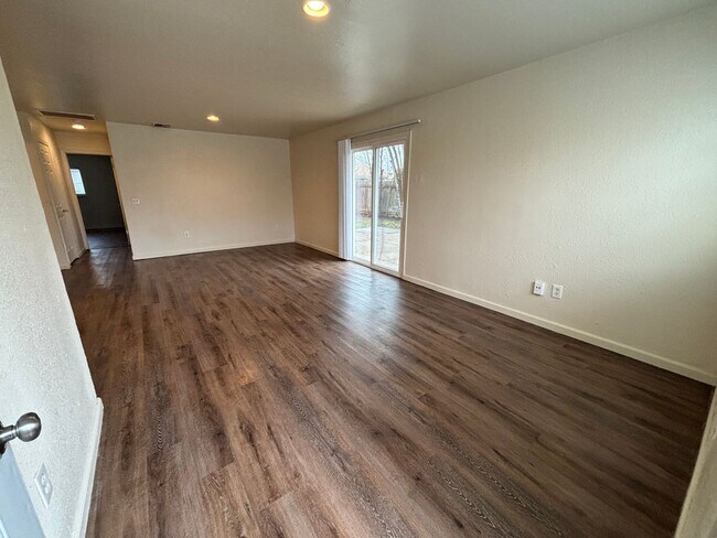 Foto del edificio - Renewed On The Inside