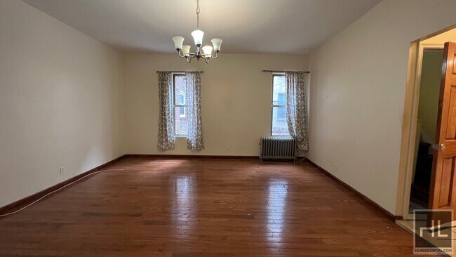 Foto del edificio - LARGE BRIGHT AND COZY  3 BEDROOM LINDEN BO...
