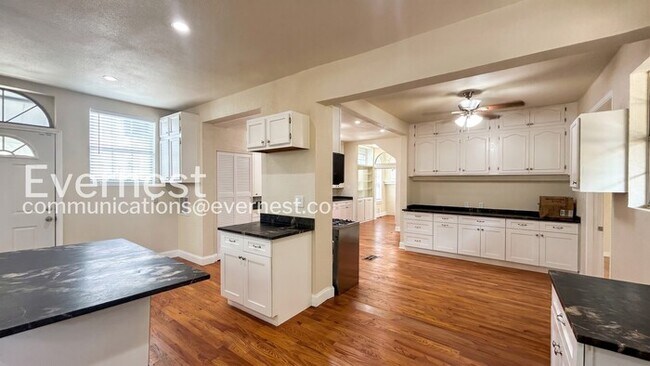 Foto del edificio - 128 E Summit Ave
