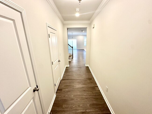 Building Photo - Impeccable Townhome in Prime Cary Location