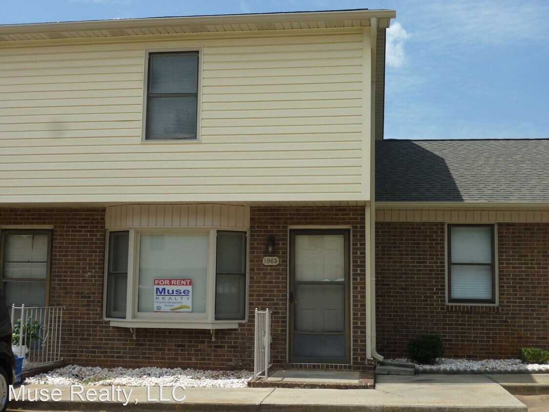 2 br, 1.5 bath House 1965 Ebenezer Road