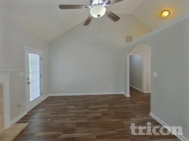 Foto del edificio - 7205 Brittany Way