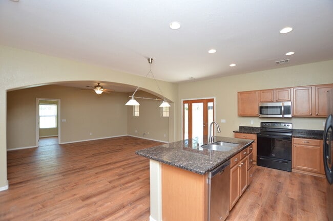 Building Photo - 1281 E Canyon Creek Dr