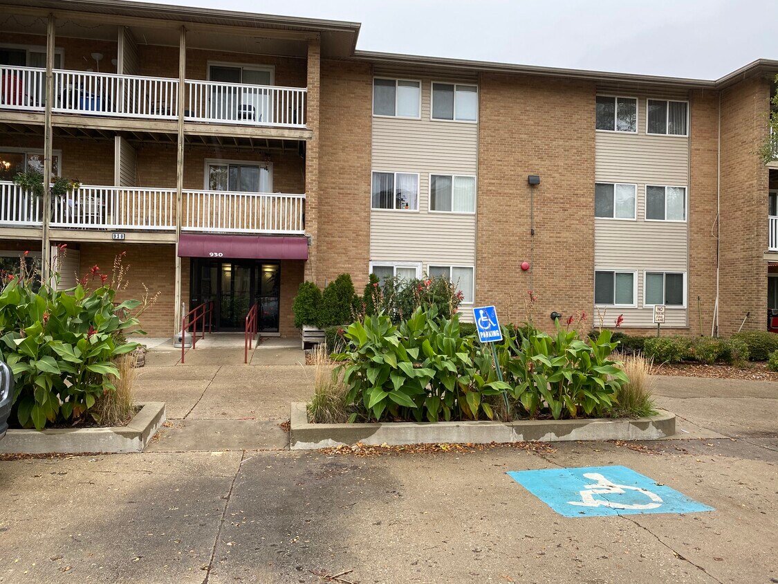 Primary Photo - 930 Beau Dr