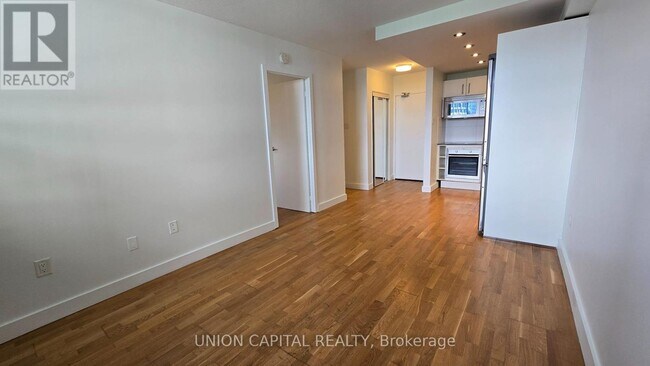 Photo du bâtiment - 407-230-1230 Oak St