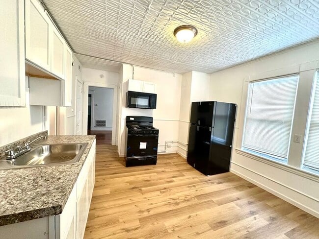 Building Photo - 19 Ellen Ave