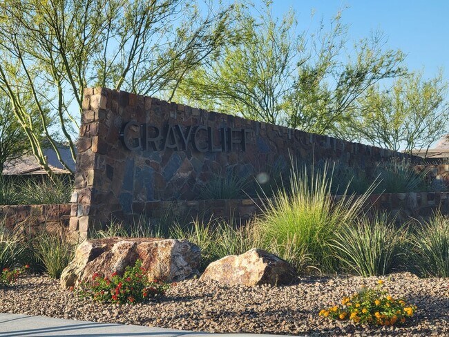 Foto del edificio - Breathtaking Strip Views Brand New Model in Summerlin 4bed 3.5bath