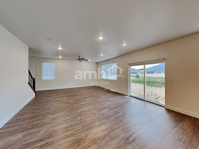 Building Photo - 2222 E Silverado Ln