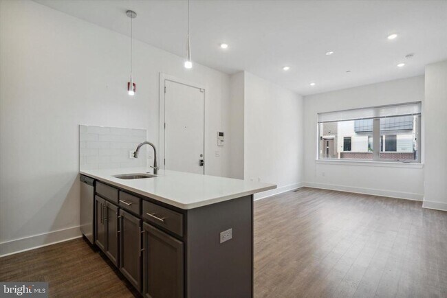 Foto del edificio - 1328 N Franklin St