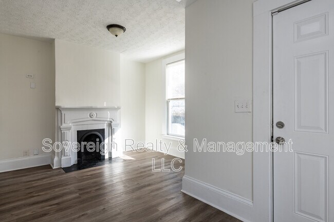 Building Photo - 404 Paines Ave NW