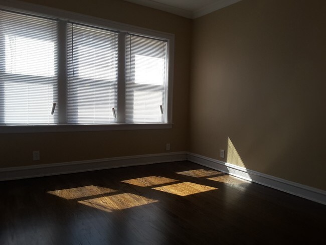 Foto del edificio - 2708 W 62nd St