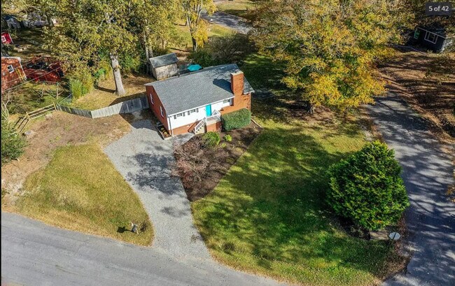 Building Photo - 2401 Nortonia Rd
