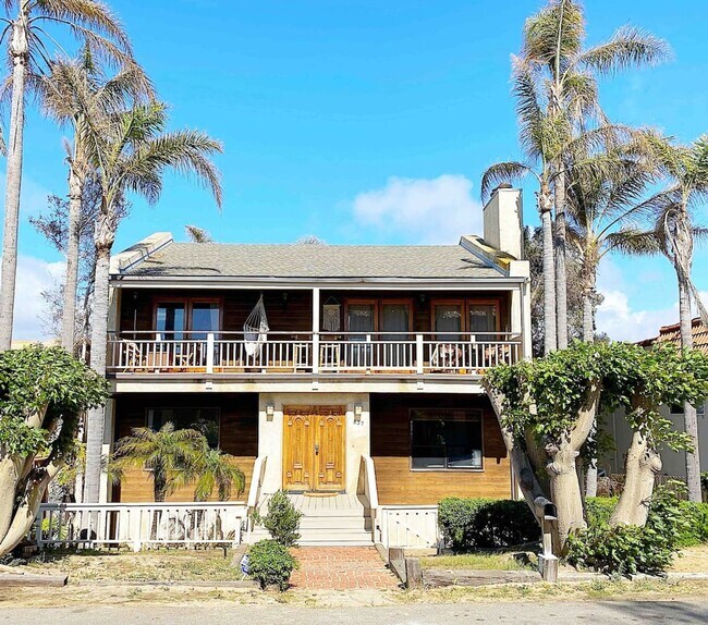 Foto del edificio - Luxe 4-Bedroom, 4-Bath Beach Home in Encin...