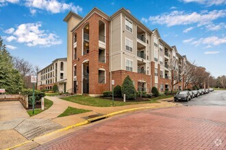 Building Photo - 4860 Eisenhower Ave