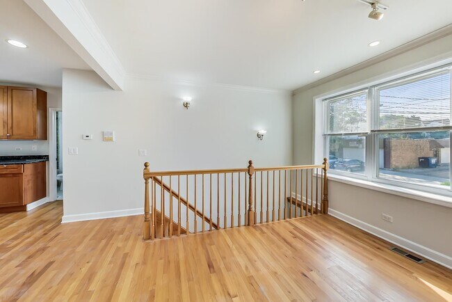 Building Photo - 3414 W Cullom Ave