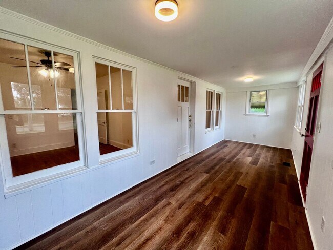 Building Photo - Charming Farmhouse in Chesapeake on .87 Acres