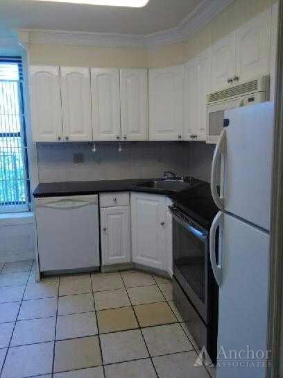 Building Photo - 200 W 96th St
