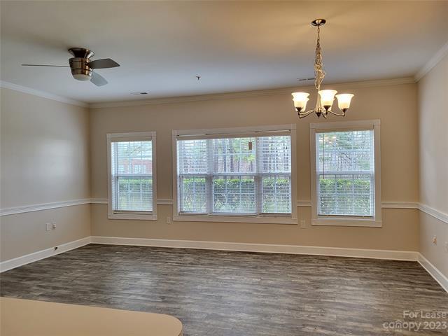 Foto del edificio - 8615 Coralbell Ln