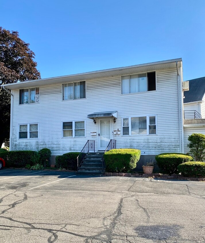 Primary Photo - 466 Middletown Ave