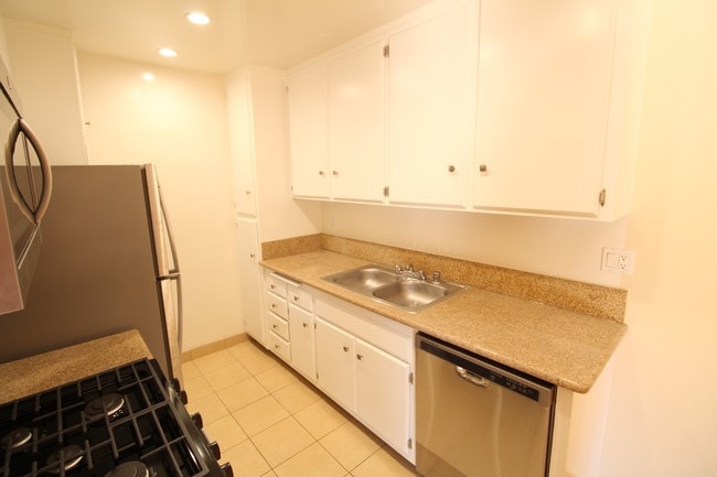 Building Photo - 1555 Brockton Ave