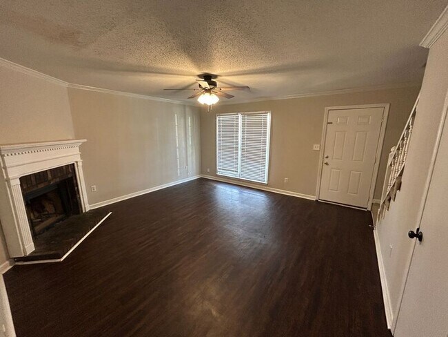 Building Photo - 373 Jamestown Manor Dr