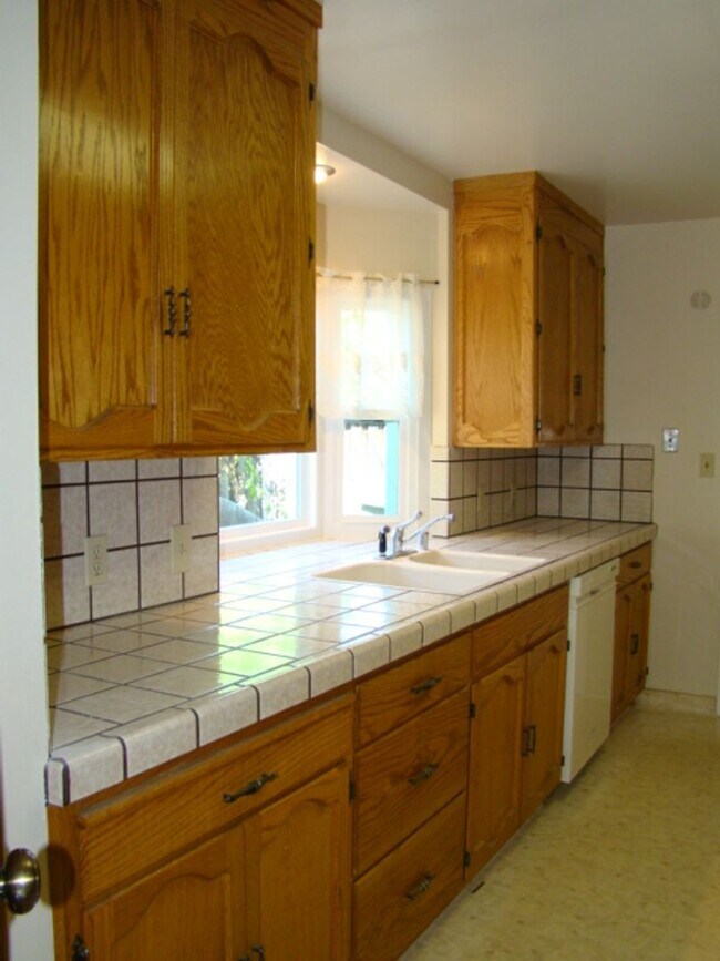 Building Photo - 14976 Ridgetop Dr