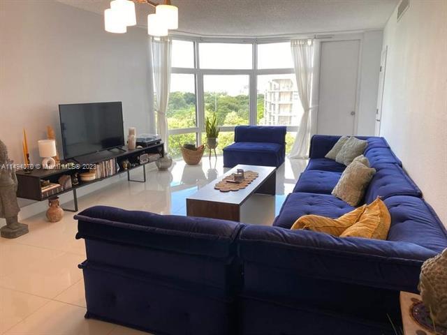 Foto principal - 3375 N Country Club Dr
