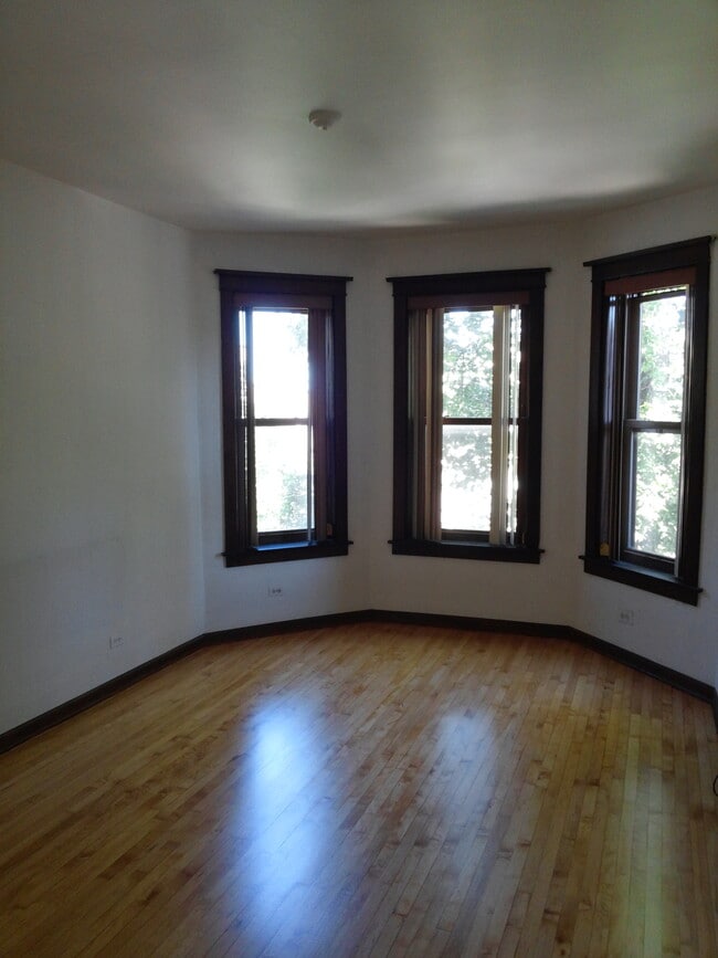 Living Room - 3232 S Union Ave