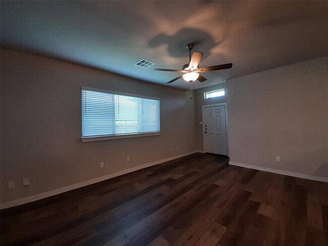Building Photo - 9716 Grosbeak Ln