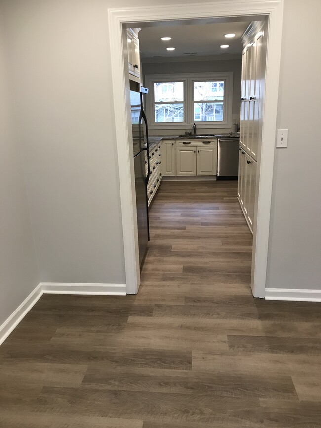 Dining room to kitchen- 1st floor - 107 Abbots Glen Ct