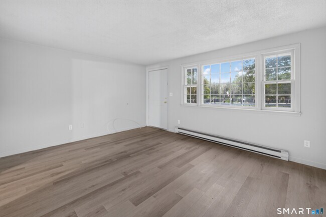 Foto del edificio - 11 Maple Ave