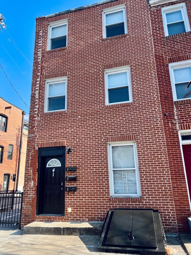 Primary Photo - 41 S Poppleton St