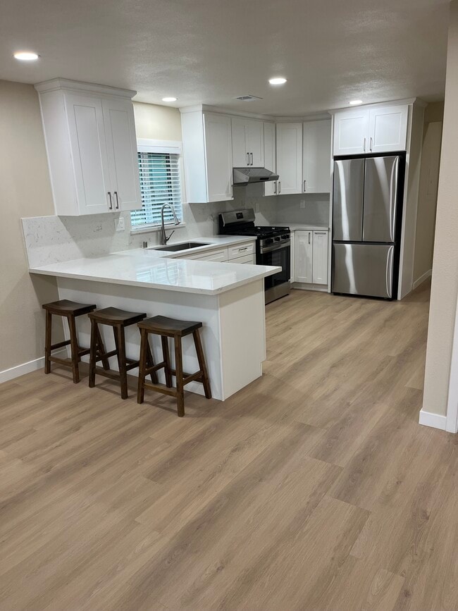 Kitchen - 608 Myrtle Ave