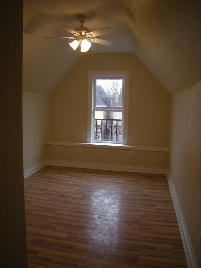 Building Photo - 244 S St Clair St