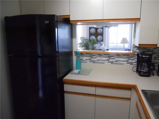 Building Photo - 1302 Capella S