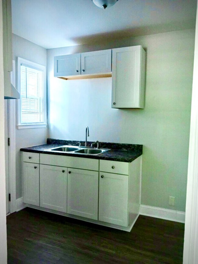 Building Photo - 314/316 N Ireland St