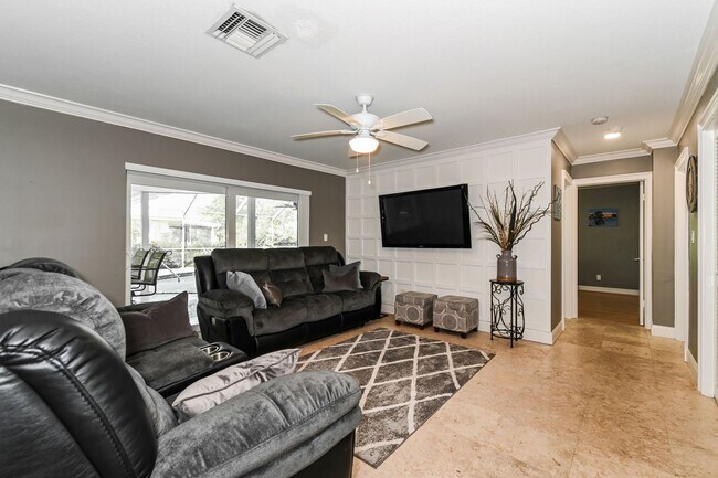 Building Photo - 4BR + Den Pool Pet Friendly Home in Lely Golf Estates with a Golf Course View!