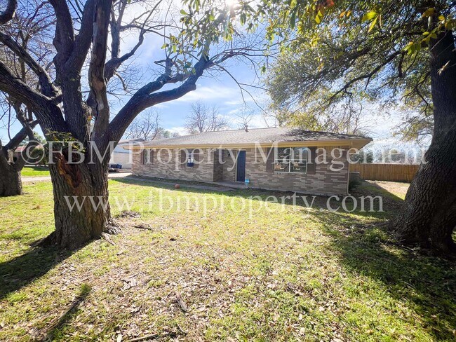 Foto del edificio - 211 Stonegate Dr