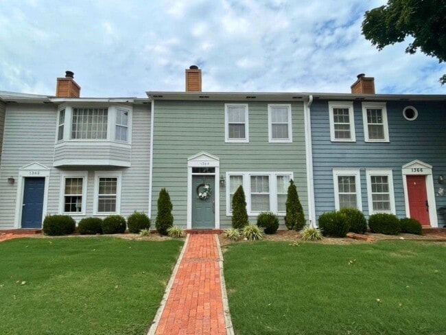 Building Photo - 1364 E Masonic Dr