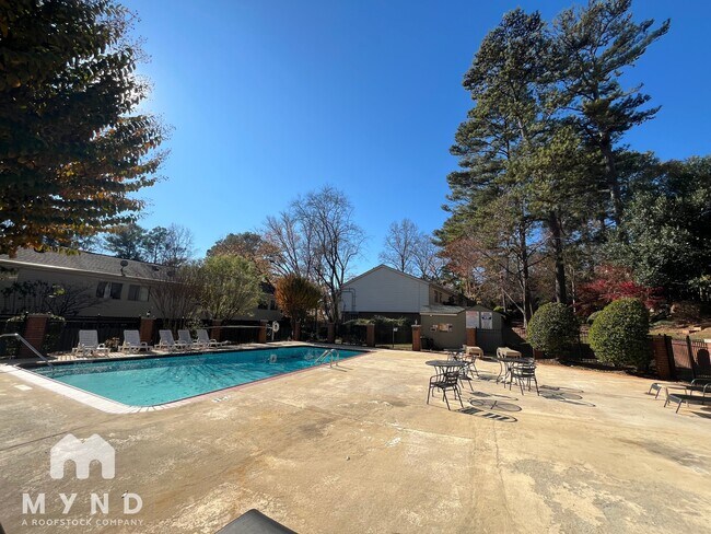 Foto del edificio - 3312 Northcrest Rd