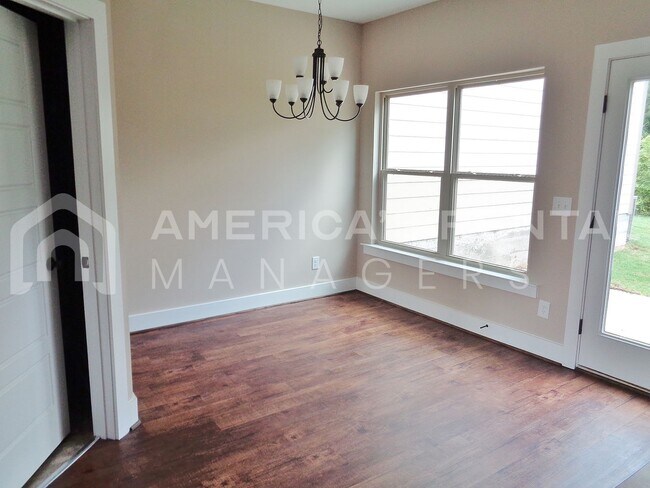 Foto del edificio - DEPOSIT PENDING!!! Townhome Available in C...