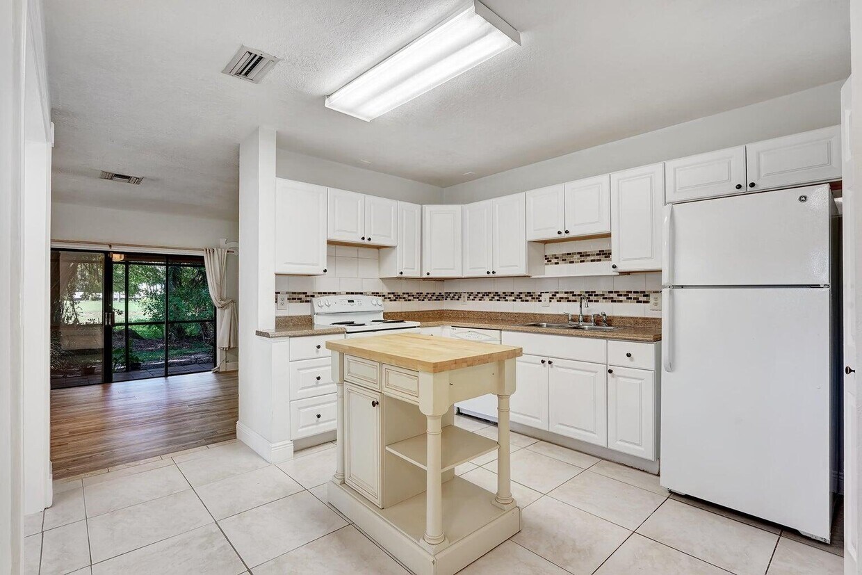 Foto principal - 2737 Lowson Blvd