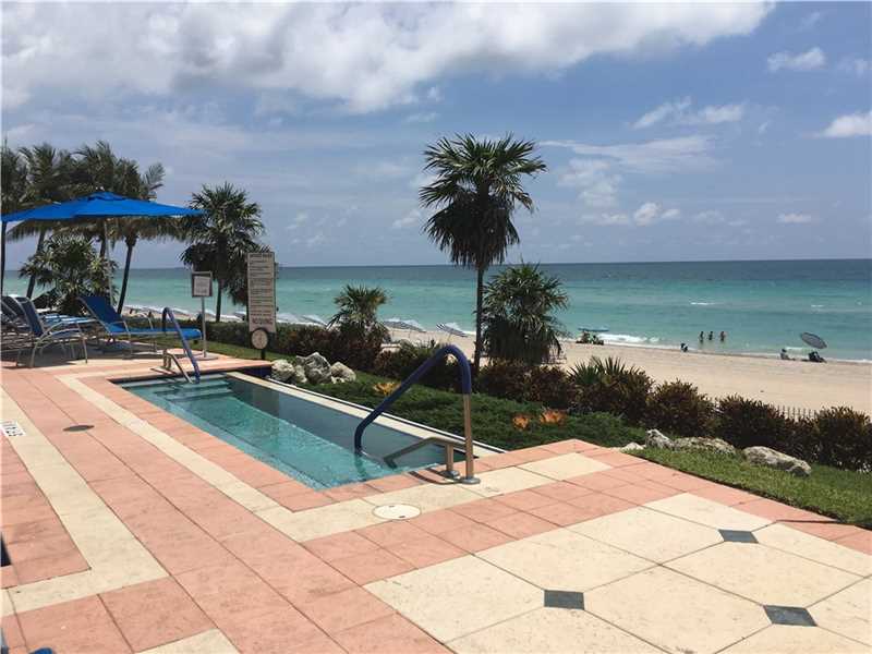 Primary Photo - 19333 Collins Ave