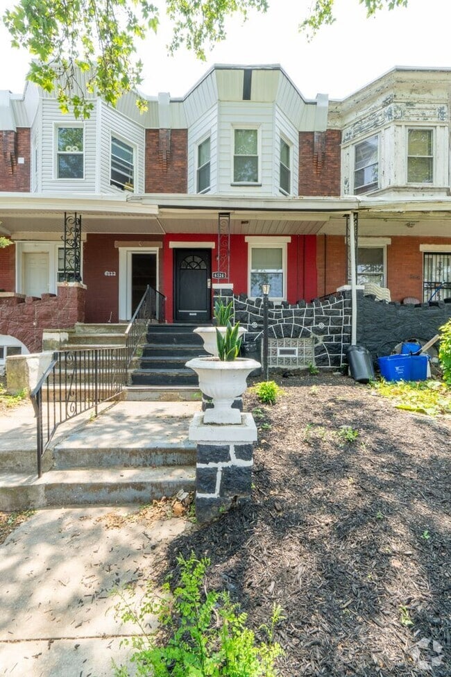 Building Photo - 6124 Walnut St