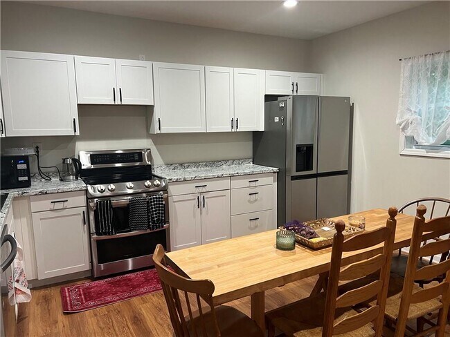 Building Photo - 458 Baywood Way