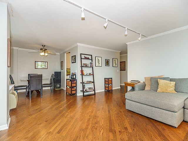 Foto del edificio - 1255 N Sandburg Terrace