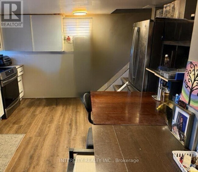 Photo du bâtiment - 222 Combe Ave