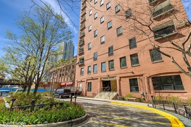 Building Photo - 345 N Canal St