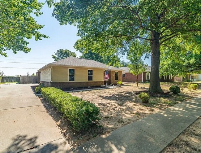 Building Photo - 1326 Tradition Ave